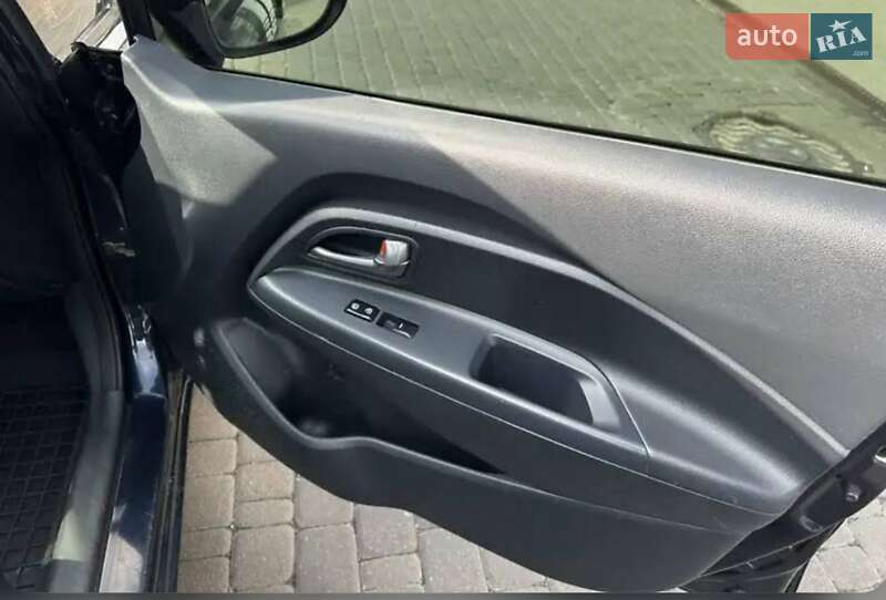 Седан Kia Rio 2013 в Киеве