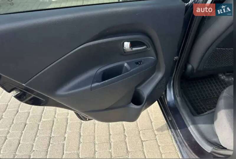 Седан Kia Rio 2013 в Киеве