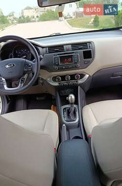 Хетчбек Kia Rio 2012 в 