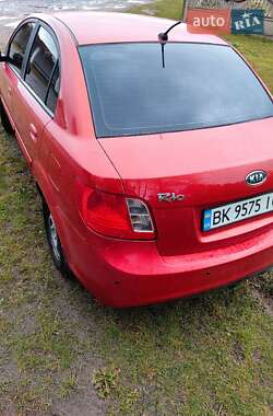 Седан Kia Rio 2010 в 