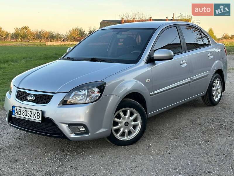 Седан Kia Rio 2011 в 