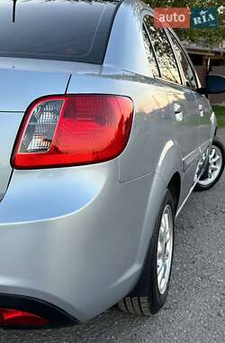Седан Kia Rio 2011 в 