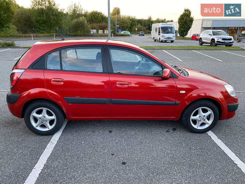 Хетчбек Kia Rio 2005 в Харкові