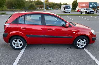 Хэтчбек Kia Rio 2005 в 