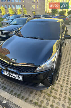 Седан Kia Rio 2021 в 