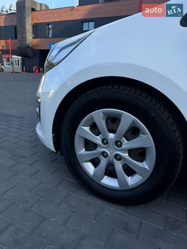 Седан Kia Rio 2016 в Києві