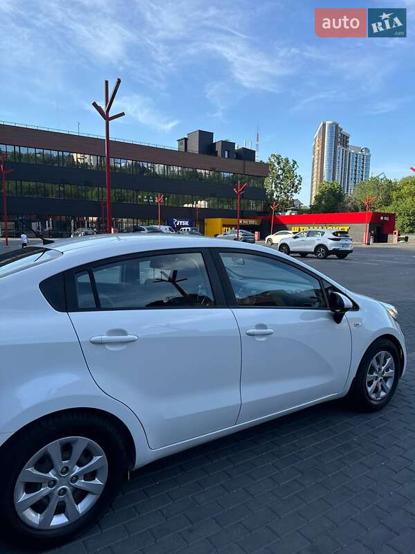 Седан Kia Rio 2016 в Києві