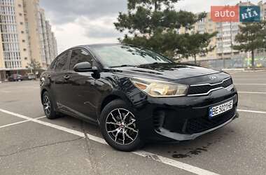 Седан Kia Rio 2017 в Николаеве