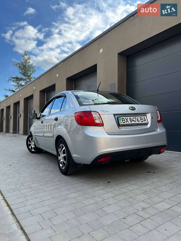 Седан Kia Rio 2010 в Каменец-Подольском