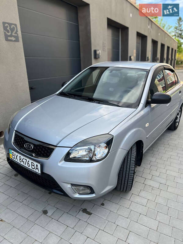 Седан Kia Rio 2010 в Каменец-Подольском