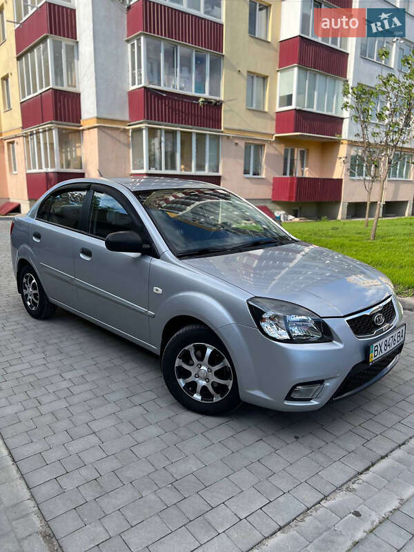Седан Kia Rio 2010 в Каменец-Подольском