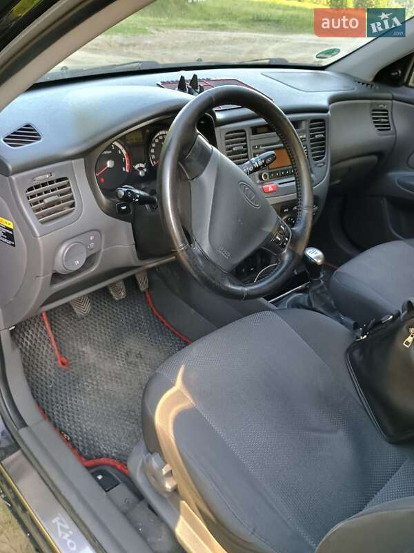 Хэтчбек Kia Rio 2009 в Гадяче