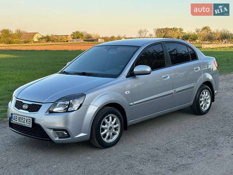 Седан Kia Rio 2011 в 