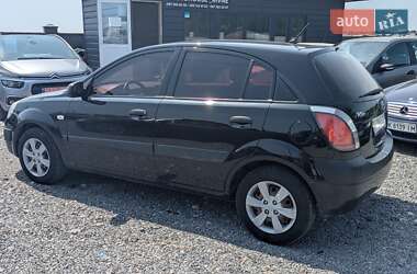 Хэтчбек Kia Rio 2009 в 