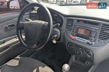 Хэтчбек Kia Rio 2009 в 