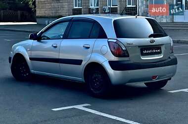 Хэтчбек Kia Rio 2007 в 