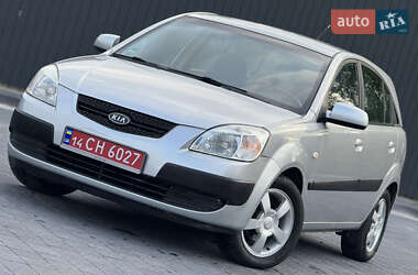 Хэтчбек Kia Rio 2006 в 