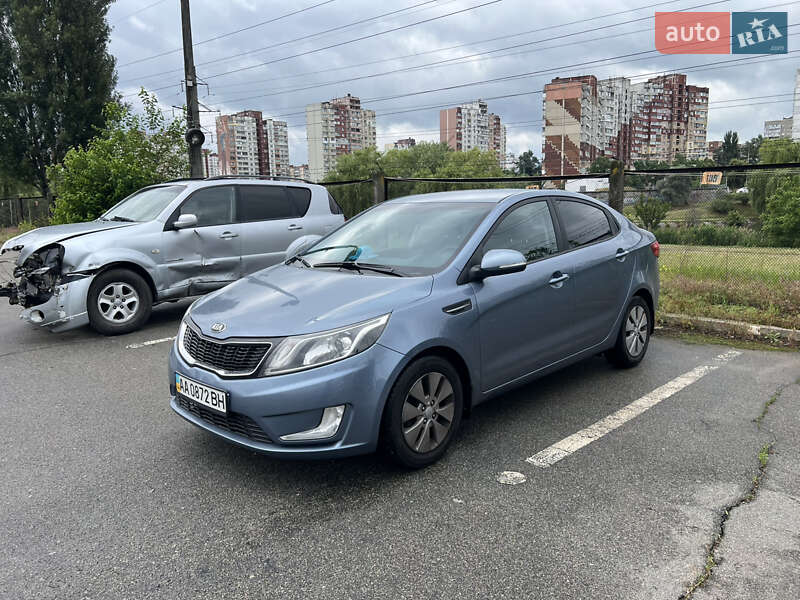 Седан Kia Rio 2013 в Киеве