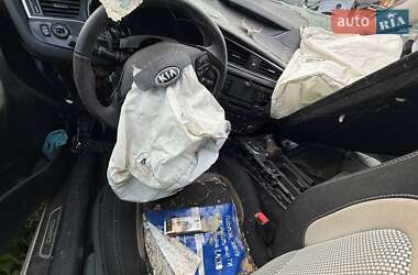 Хэтчбек Kia Rio 2018 в 