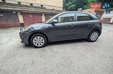 Хэтчбек Kia Rio 2017 в 