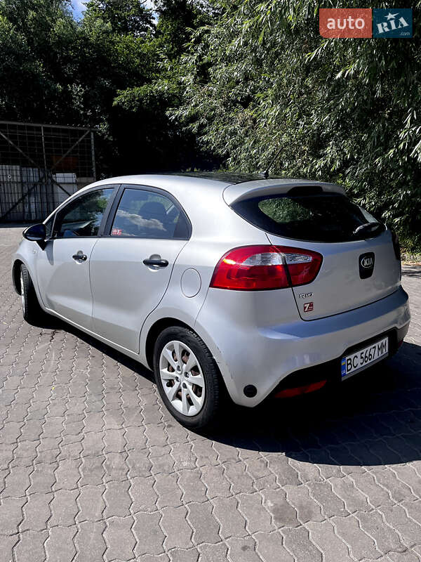 Хетчбек Kia Rio 2012 в Львові