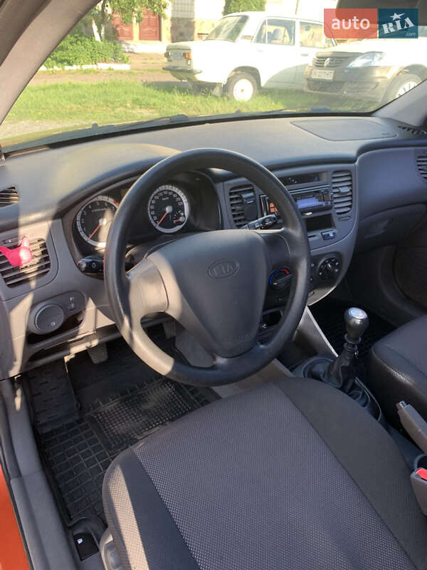 Хэтчбек Kia Rio 2006 в Заре