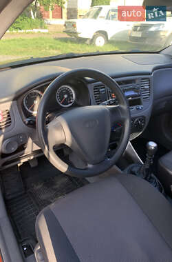 Хэтчбек Kia Rio 2006 в 