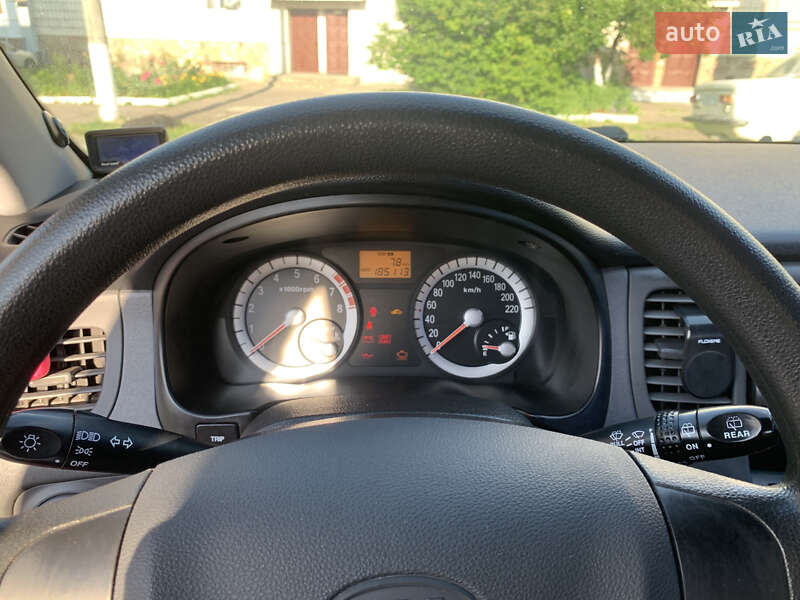 Хэтчбек Kia Rio 2006 в Заре