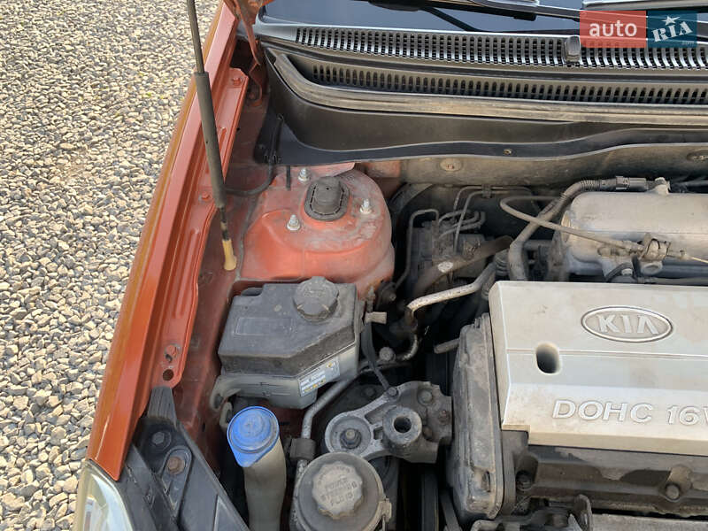 Хэтчбек Kia Rio 2006 в Заре