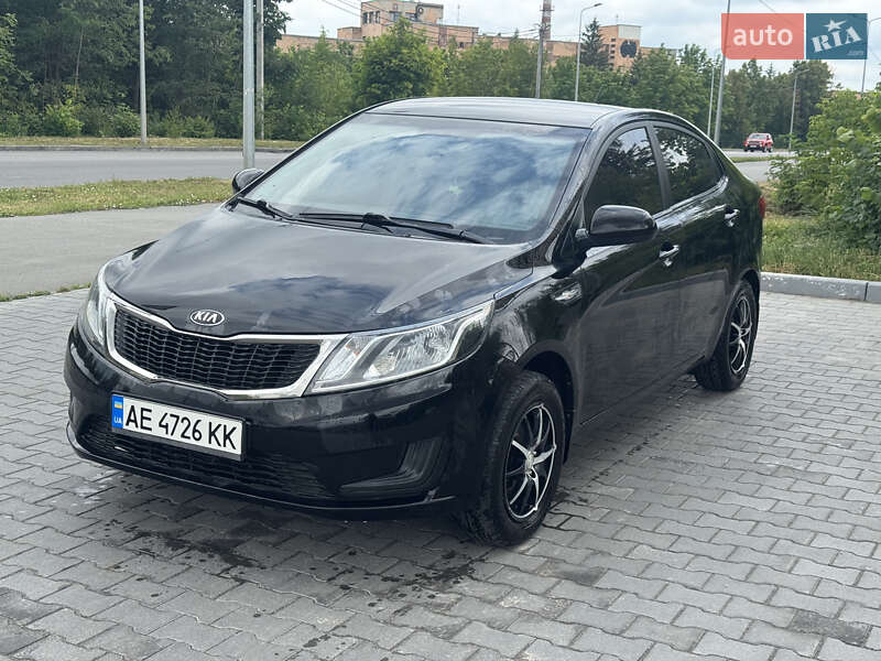 Седан Kia Rio 2013 в Полтаві