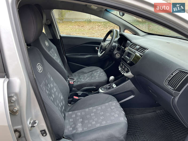 Седан Kia Rio 2015 в Любаре