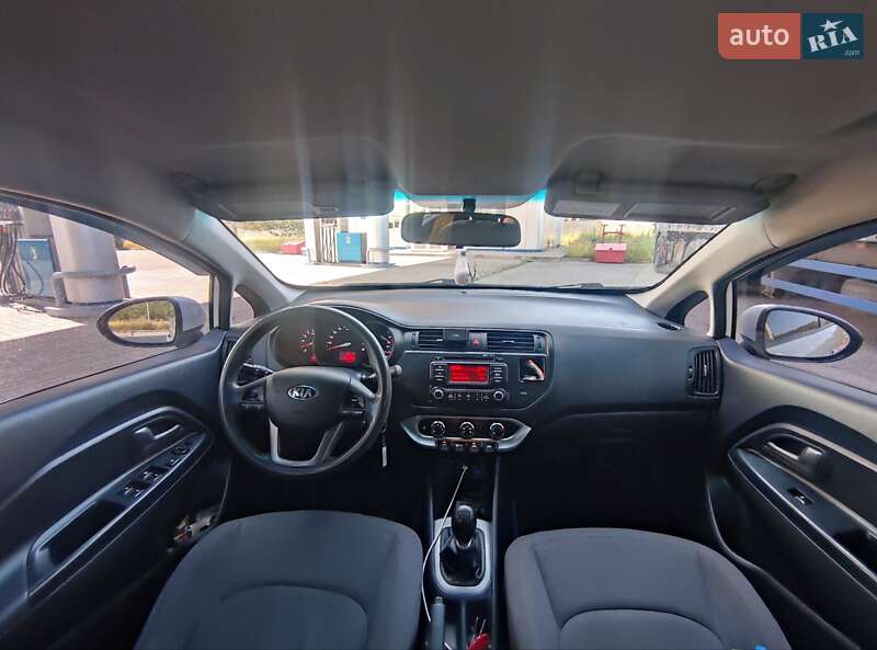 Хетчбек Kia Rio 2013 в Ужгороді