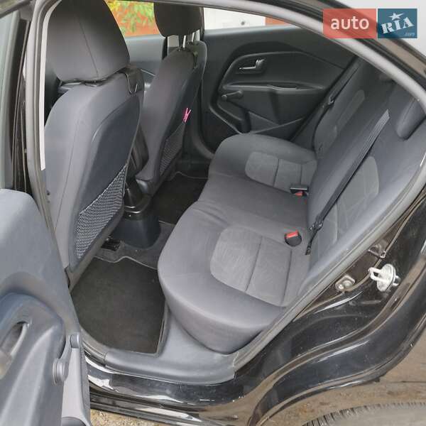 Хэтчбек Kia Rio 2012 в Житомире