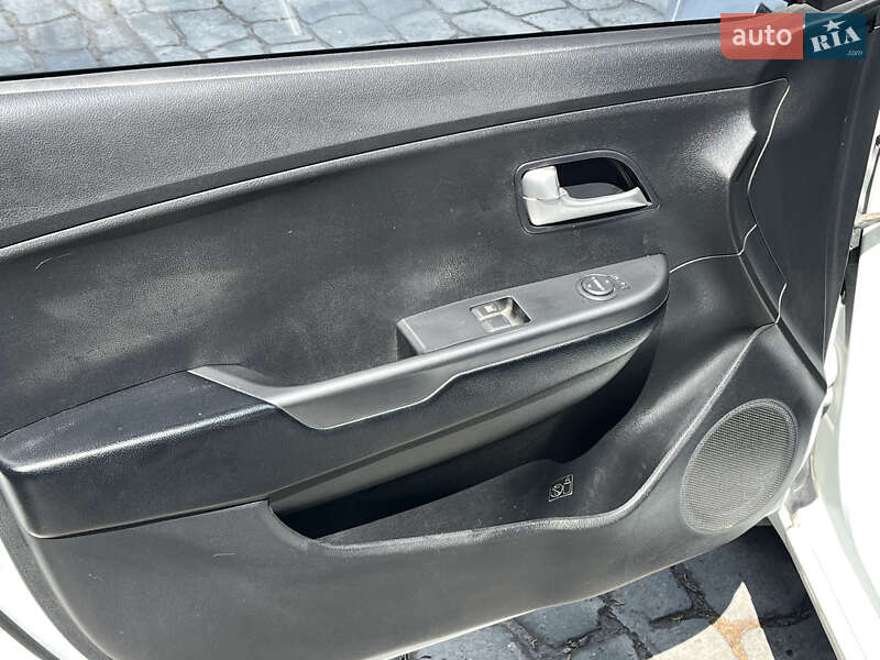 Хэтчбек Kia Rio 2012 в Белой Церкви фото 9 Хэтчбек Kia Rio 2012 в Белой Церкви