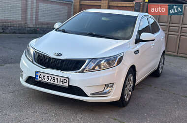 Седан Kia Rio 2013 в Зміїві