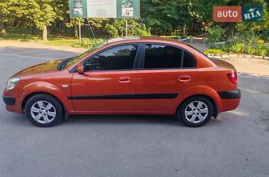 Седан Kia Rio 2007 в Хороле