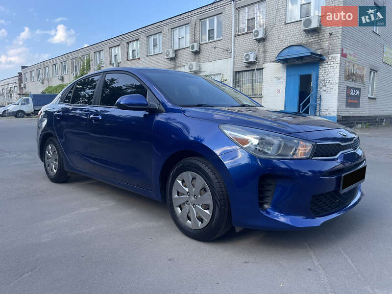 Седан Kia Rio 2018 в Киеве