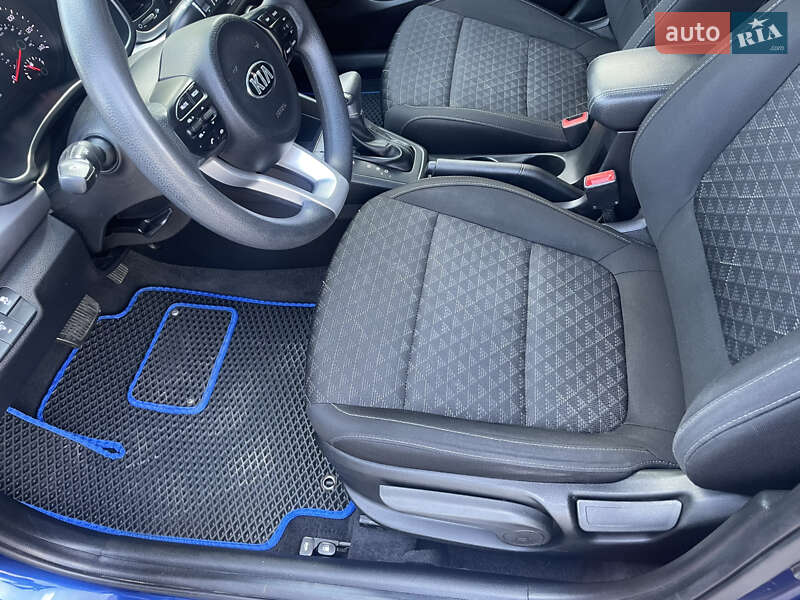 Седан Kia Rio 2018 в Киеве