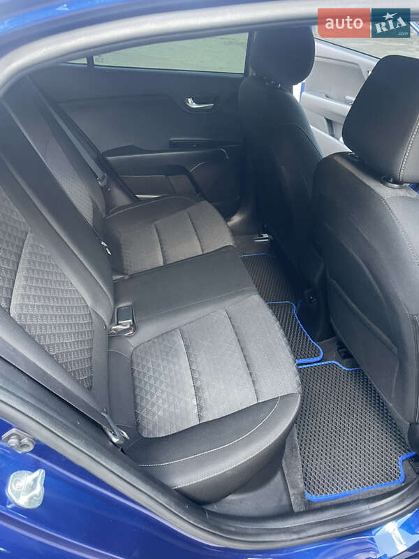Седан Kia Rio 2018 в Киеве