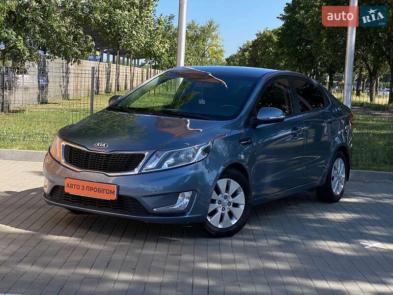 Седан Kia Rio 2013 в Днепре