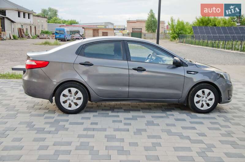 Седан Kia Rio 2011 в Сарнах