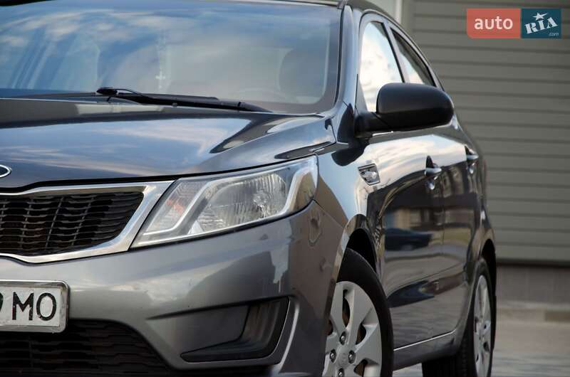 Седан Kia Rio 2011 в Сарнах