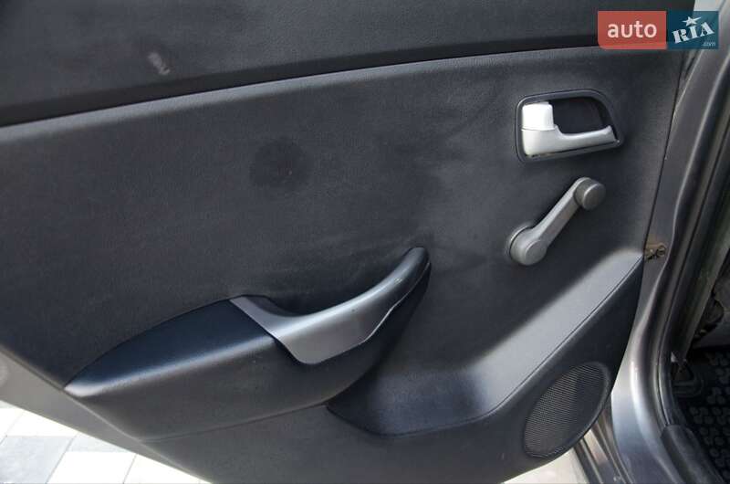 Седан Kia Rio 2011 в Сарнах