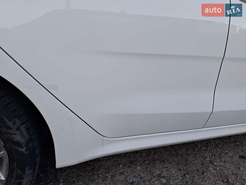Хэтчбек Kia Rio 2017 в Львове