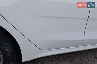 Хэтчбек Kia Rio 2017 в 