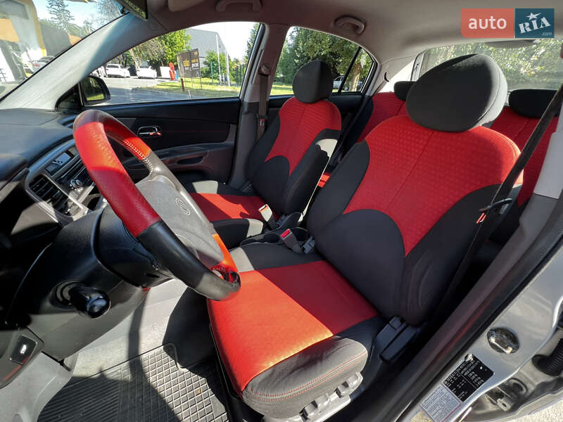Хэтчбек Kia Rio 2006 в Виннице