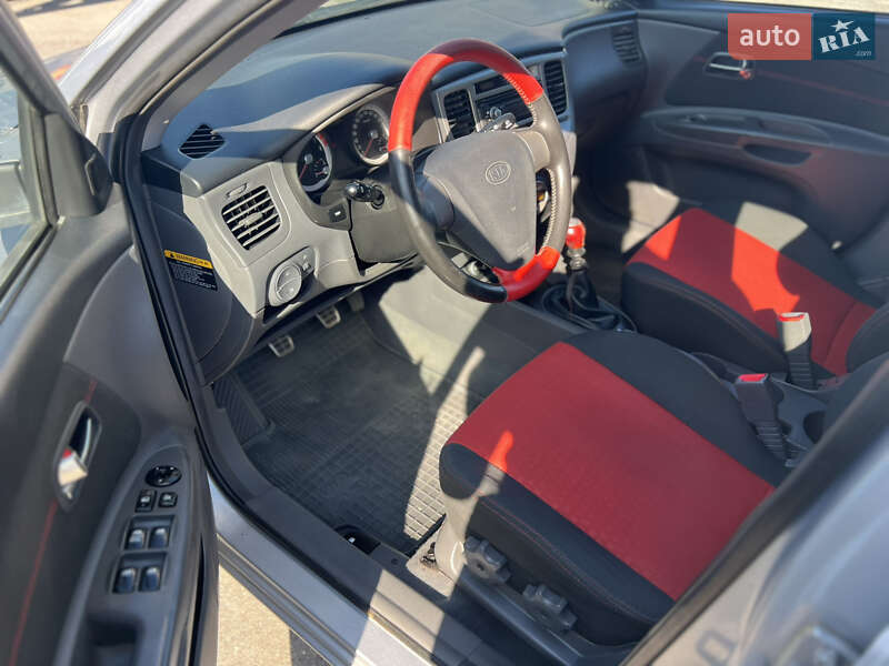 Хэтчбек Kia Rio 2006 в Виннице