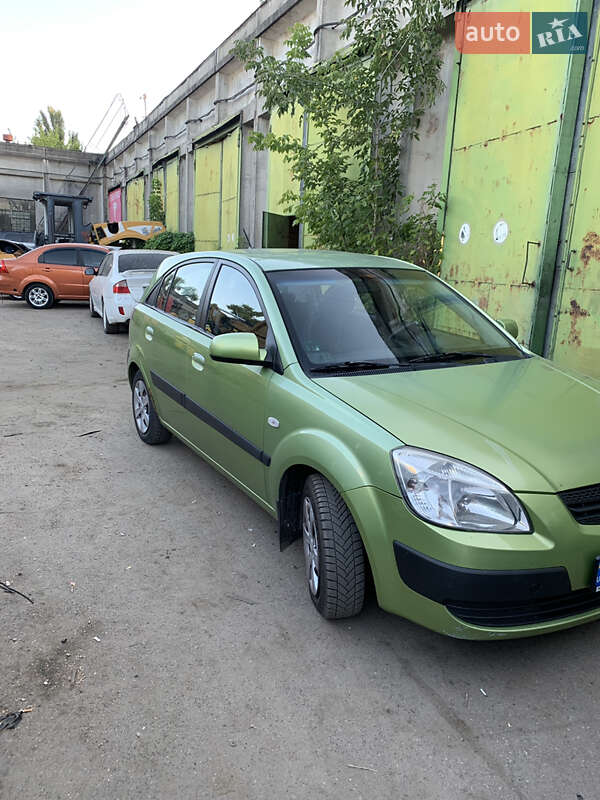 Хэтчбек Kia Rio 2008 в Киеве
