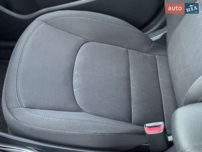 Седан Kia Rio 2015 в Львове