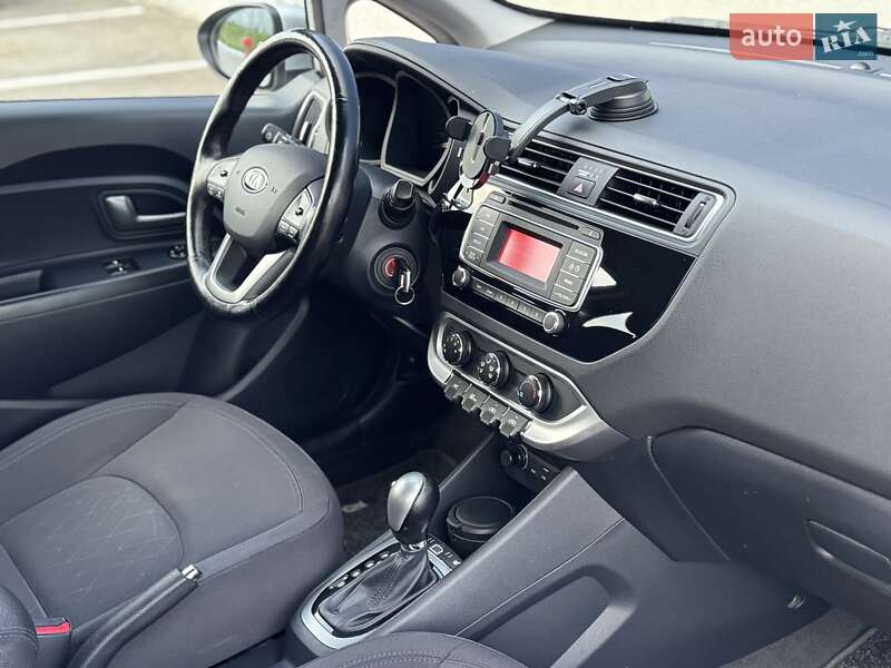 Седан Kia Rio 2015 в Львове